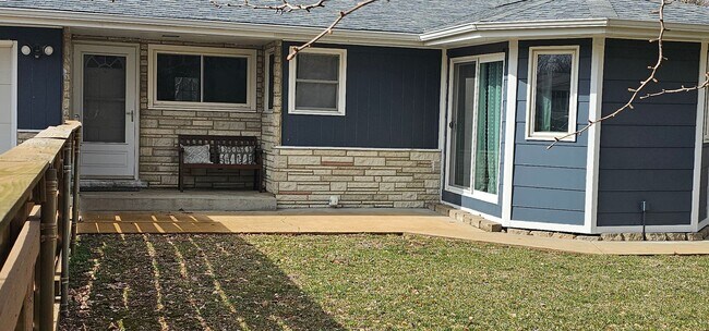 Building Photo - 2513 Hillcrest Dr