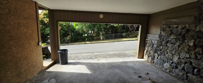 Building Photo - Large 3-Bedroom & 2-Bath Home