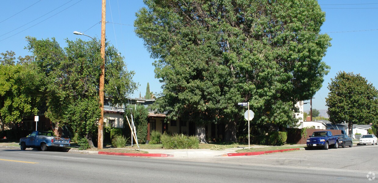 Foto del edificio - 6300-6304 Coldwater Canyon Ave