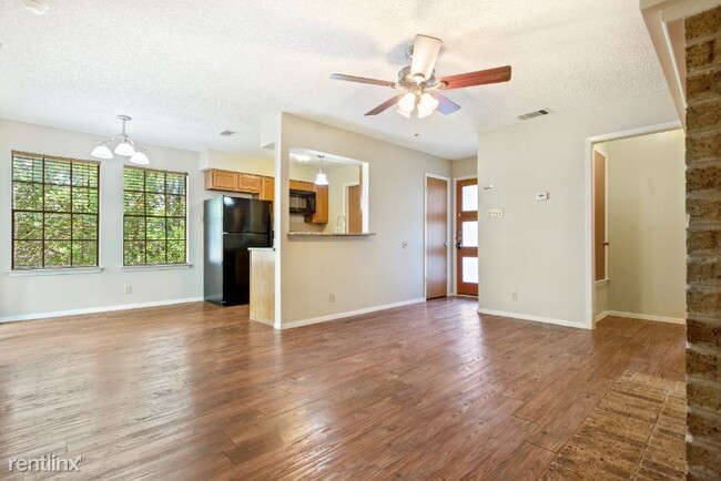 Building Photo - 2 br, 2 bath Condo - 2106 Nickerson
