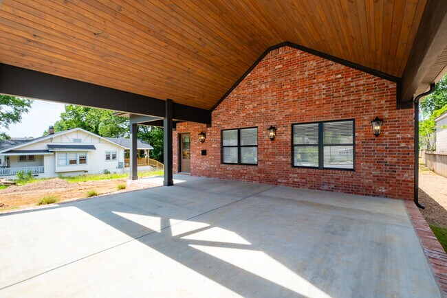 Foto del edificio - FOR RENT – Brand New Construction in Capitol View