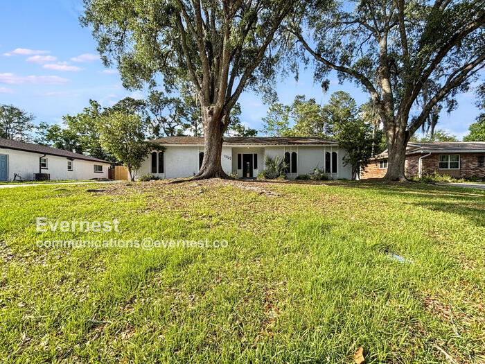 Primary Photo - 1327 Chablis Ct N