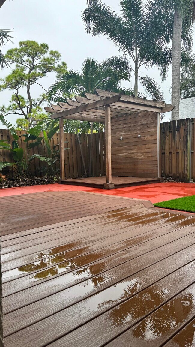Building Photo - 4043 Palm Bay Cir