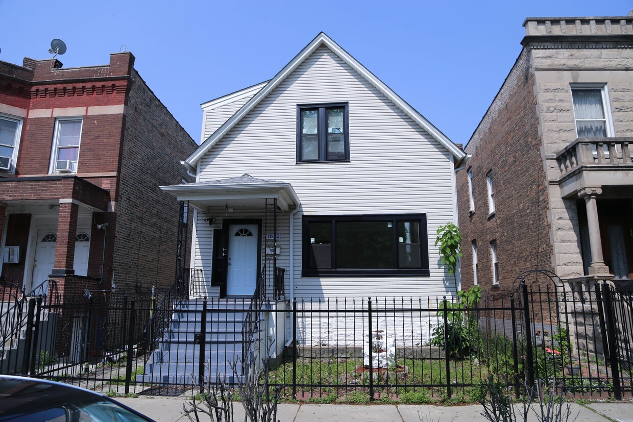 Primary Photo - 1652 N Kedvale Ave