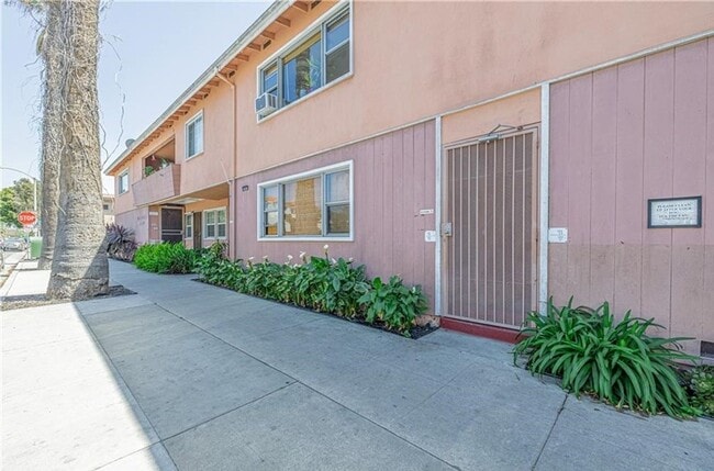 Photo - Beautiful One bedroom in gated complex one block from Ocean In Long Beach Apartment