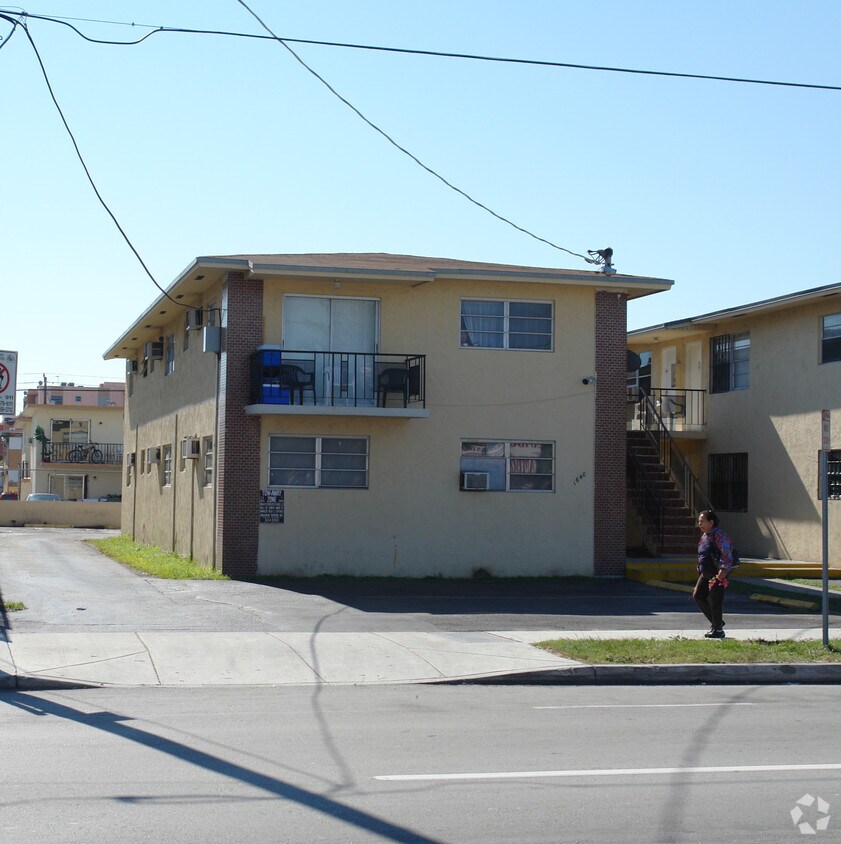 Building Photo - 1640 SW 1st St