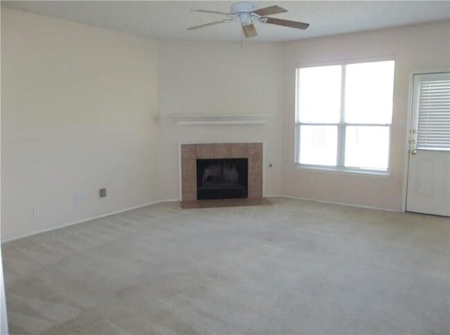 Building Photo - 2820 Deer Ridge Dr