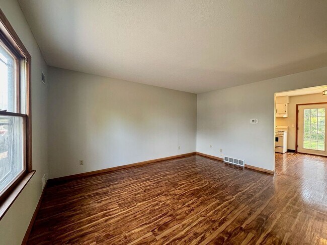Foto del edificio - 804-810 Powell Ave