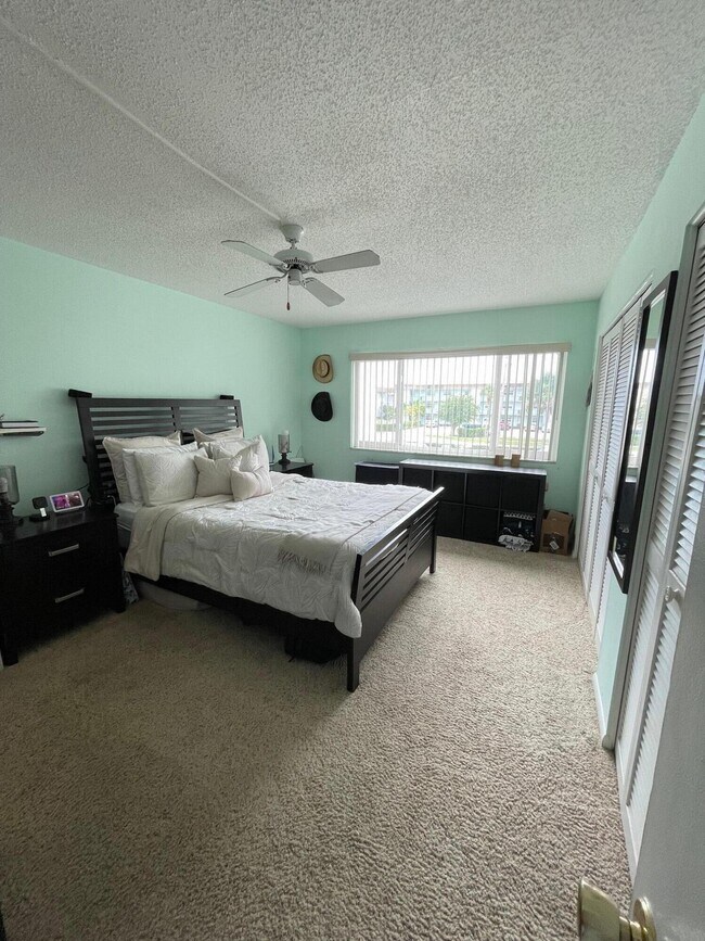 Foto del edificio - 125 Shore Ct