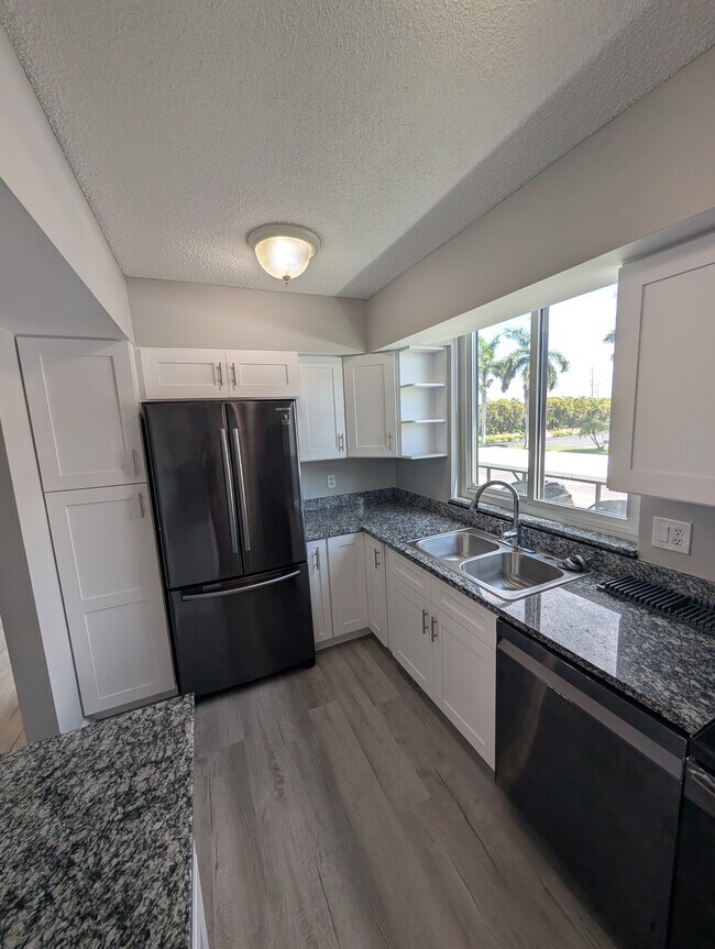 Foto del edificio - 3462 NE Causeway Blvd