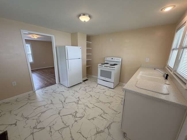 Building Photo - 530 Crescent Dr