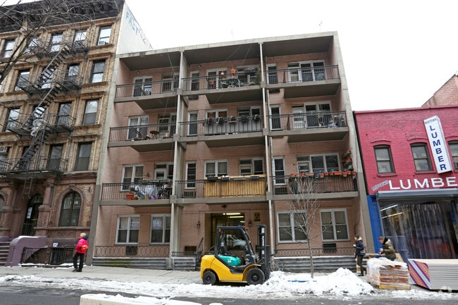 Building Photo - 270 W 25th St