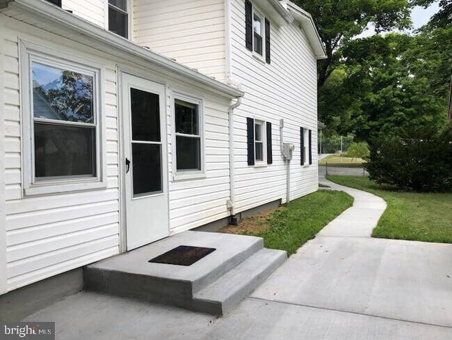 Building Photo - 4582 Fort Valley Rd