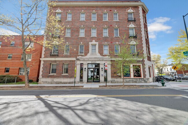 Building Photo - 1020 Monroe St NW