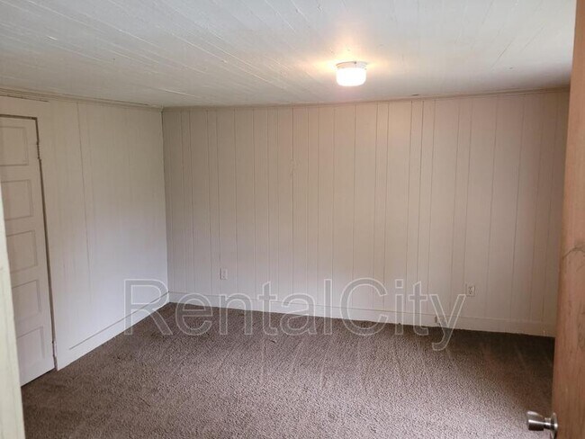 Building Photo - 1849 Countryman St