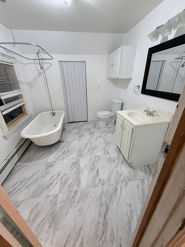 Building Photo - 20 Lorraine St