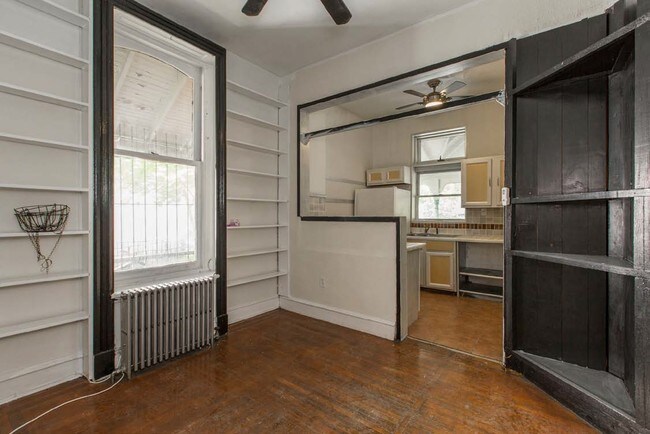 Foto del edificio - 4617 Chester Ave