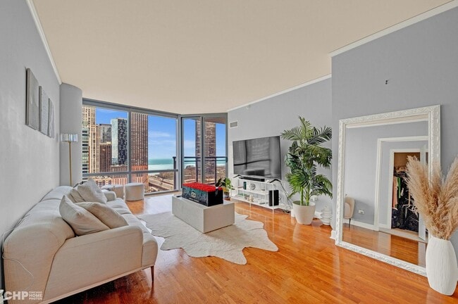Building Photo - 450 E Waterside Dr