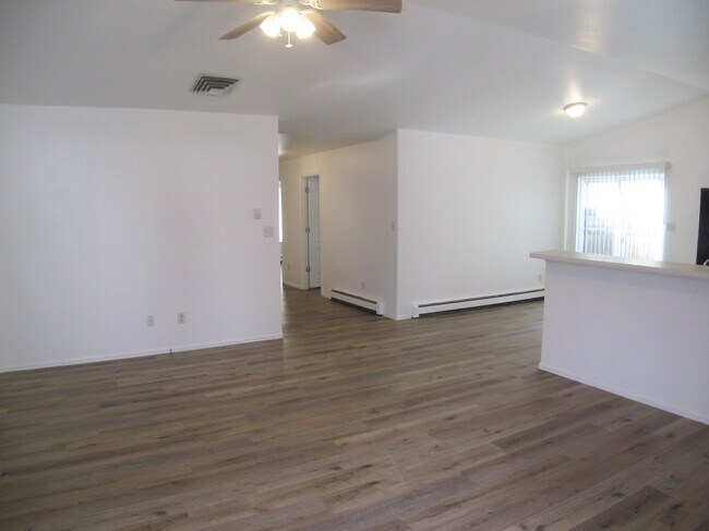 Foto del edificio - 404 Broken Arrow Dr