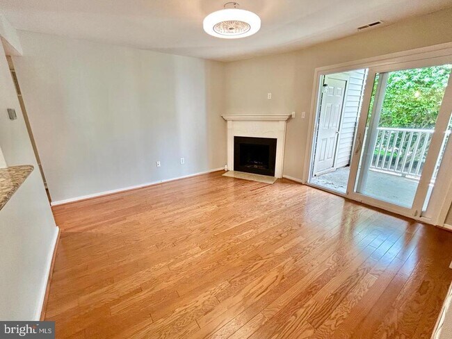 Building Photo - 313 Gregorys Way