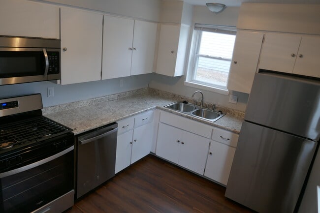 Building Photo - 6904 Urbandale Ave