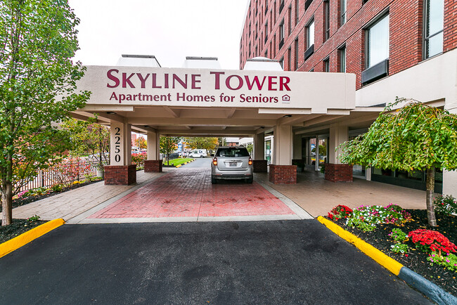 Foto del edificio - Skyline Tower - Income Based for Seniors 62+