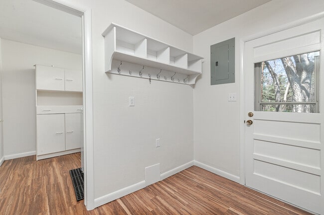 Foto del edificio - 565 Jack Pine Ct