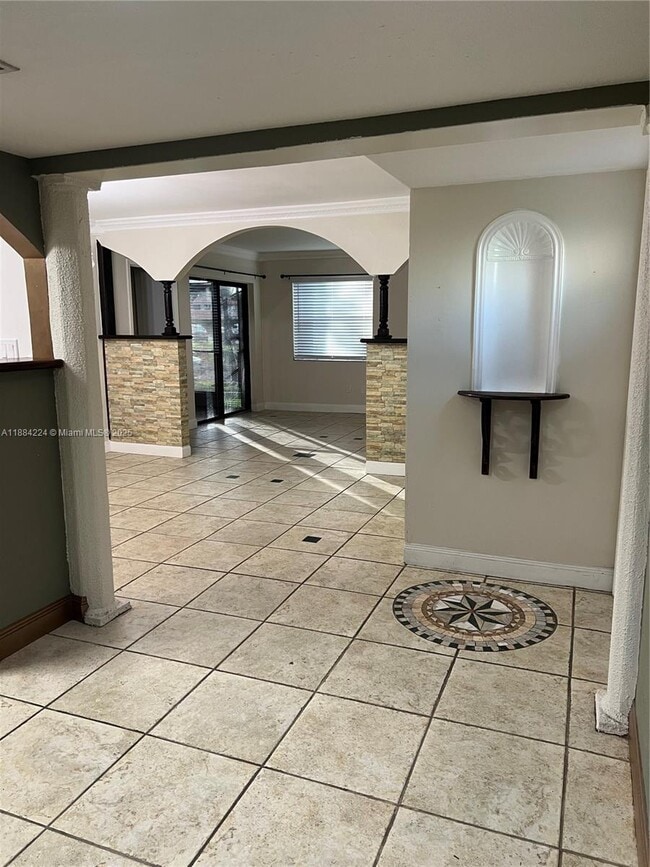 Building Photo - 9810 Hammocks Blvd