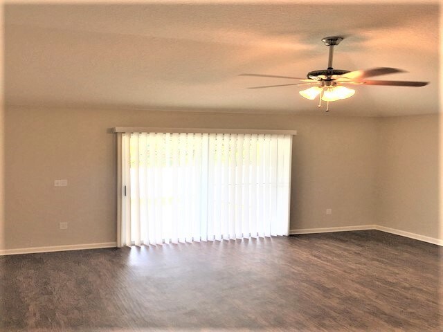Foto del edificio - 2383 Creekfront Drive