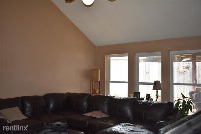 Building Photo - 3 br, 2 bath House - 19415 i Navarro Mills...