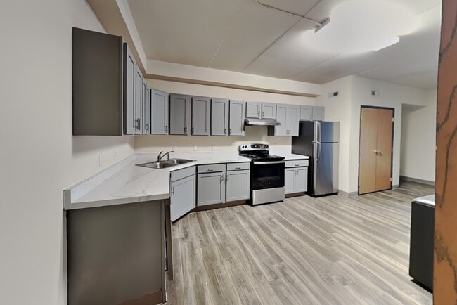 Building Photo - 215 Stanton Ave