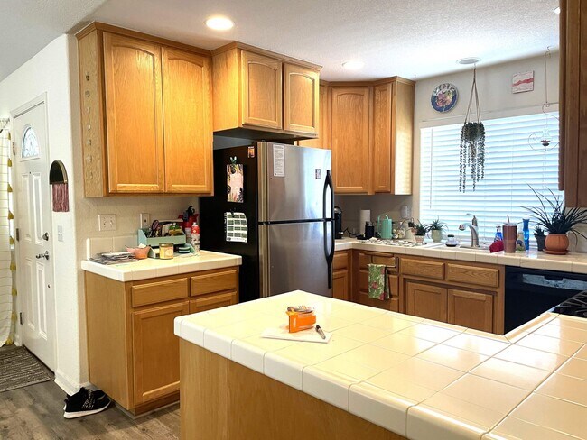 Foto del edificio - 3 bedroom, 2 bath in Grass Valley, CA 95945