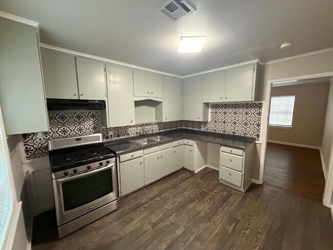 Foto del edificio - 2 Bedroom, 1 Bath, 1 Car Garage