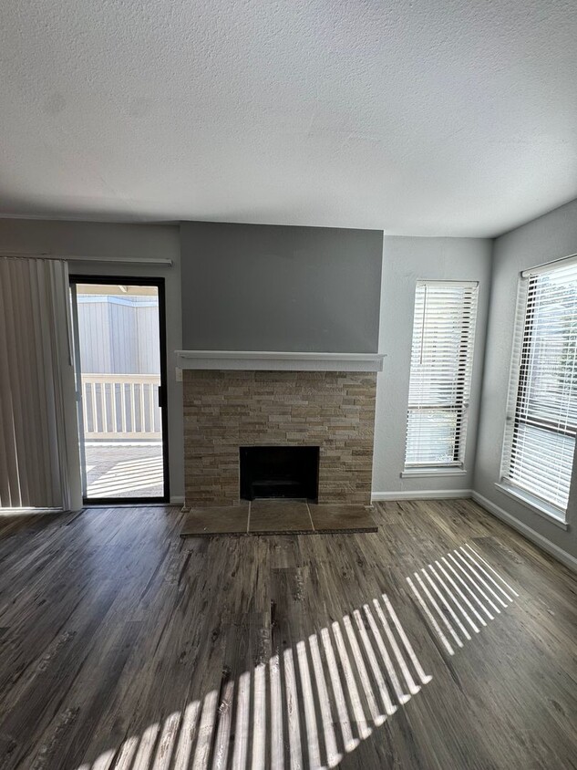 Foto principal - Remodeled 2-Bed, 2-Bath Condo for Rent Nea...