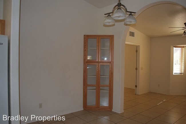 Foto del edificio - 4 br, 2 bath House - 2390 Cherry Hills Drive.