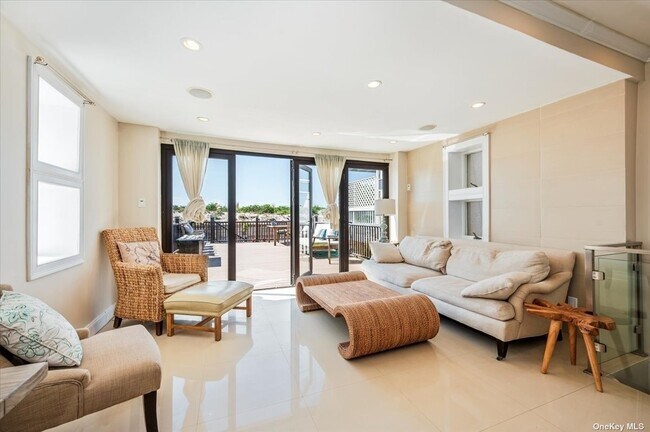 Building Photo - 831 Oceanfront