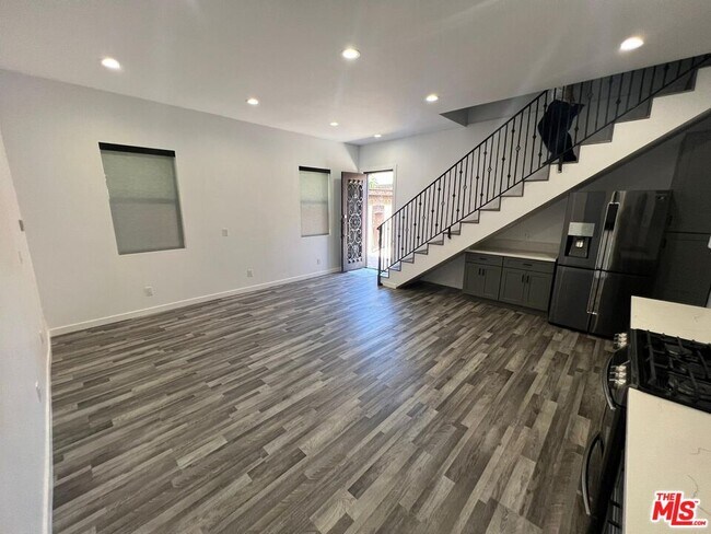Foto del edificio - 6635 Lennox Ave
