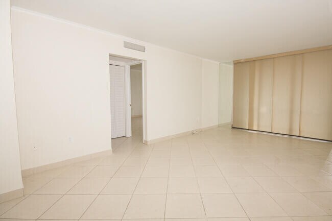 Foto del edificio - 301 Croton Ave
