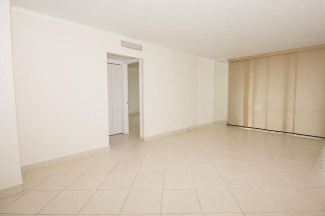 Building Photo - 301 Croton Ave