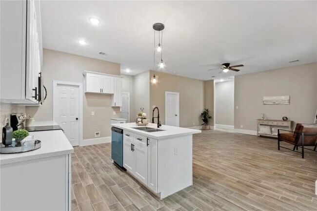 Building Photo - 17324 E Holly Hill Dr