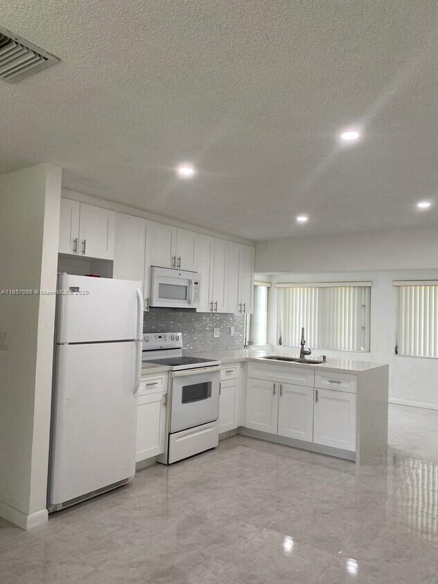Foto principal - 4903 NW 42nd Ave