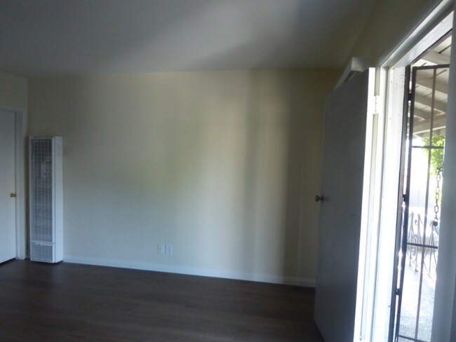 Building Photo - 6300 Vineland Ave