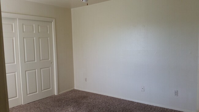 Building Photo - 2512 Long Dr
