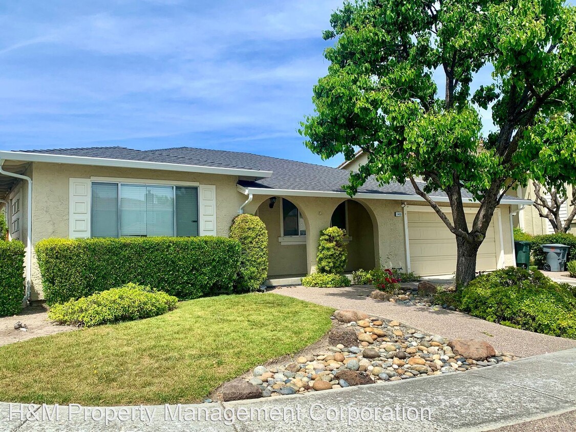 Primary Photo - 4 br, 2 bath House - 1493 LONGMEADOW DR