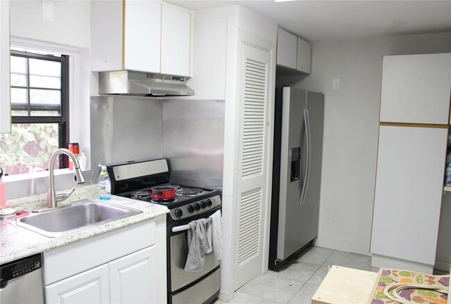 Building Photo - 3312 Greenbriar Dr