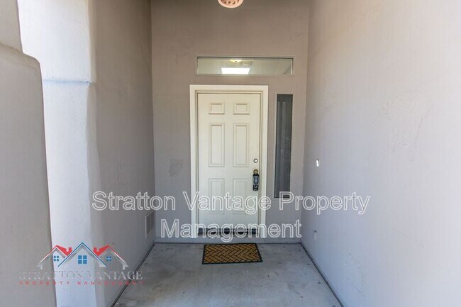 Building Photo - 440 S Val Vista Dr