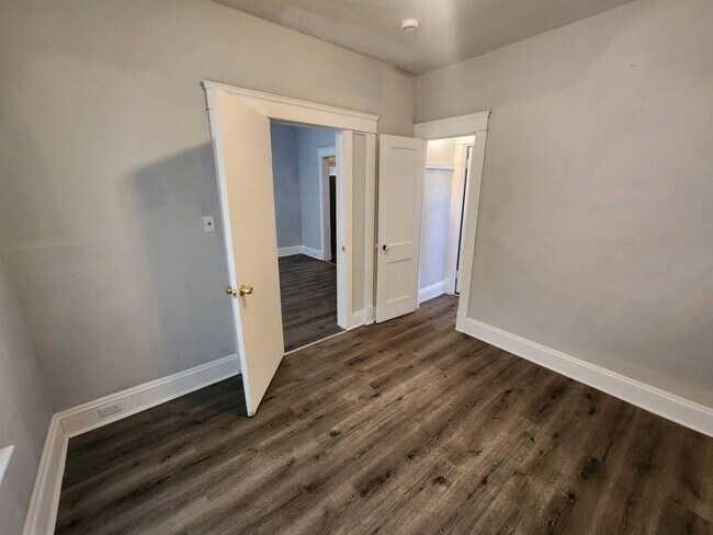 Foto del edificio - 2762 E 120th St
