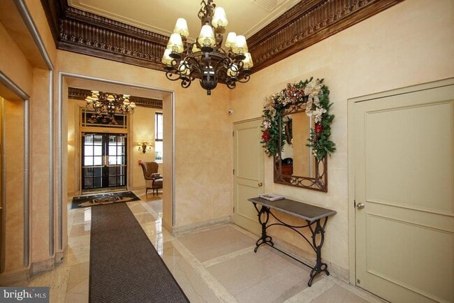 Building Photo - 2031 Locust St