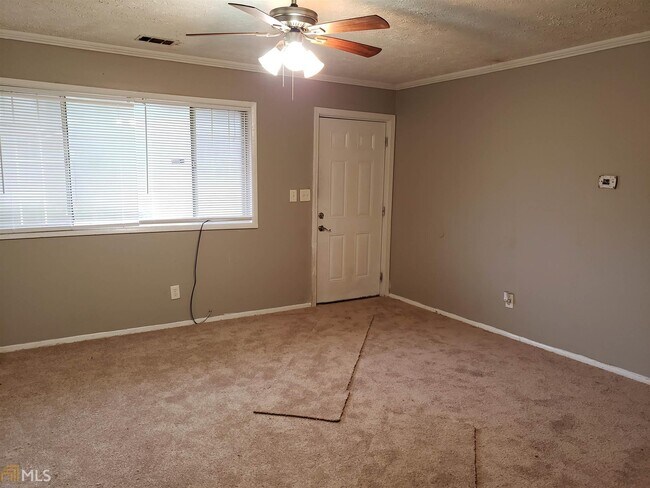 Building Photo - 1281 Willow Dr