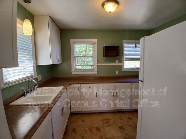 Building Photo - 706 Louisiana Ave